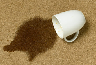 kaffefläckar på matta